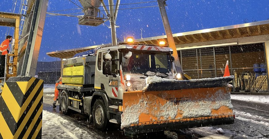 DER VOLVO L25 ELECTRIC ALS SCHLÜSSELGERÄT IM RECHTSRHEINISCHEN WINTERDIENST IN KÖLN